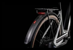 Vélo De Ville Électrique Cube Supreme Hybrid One 500 Easy Gris -VÉLOS ÉLECTRIQUES Soldes Velo de Ville Electrique Cube Supreme Hybrid One 500 Easy Entry Shimano Nexus 7V 500 Wh 700 mm Gris Lunar 2022 7